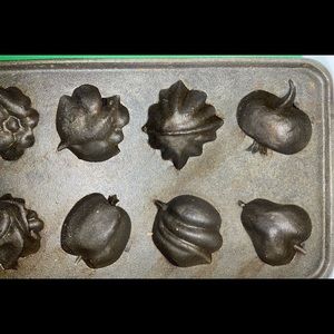 Cast Iron Muffin Shapes pan